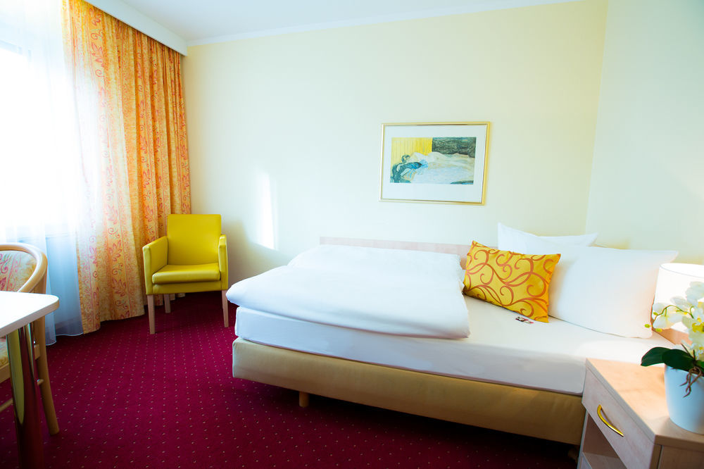 Hotel&living Am Wartturm 3*